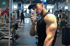 宣汉肌肉男模(肌肉男模拟器)